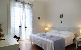Mia Palace